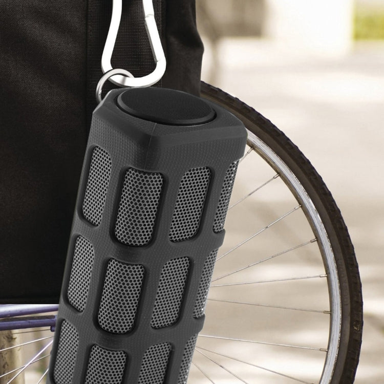 con microfono integrato e gancio per appenderlo, supporta chiamate in vivavoce e ingresso AUX, distanza Bluetooth: 10 m.