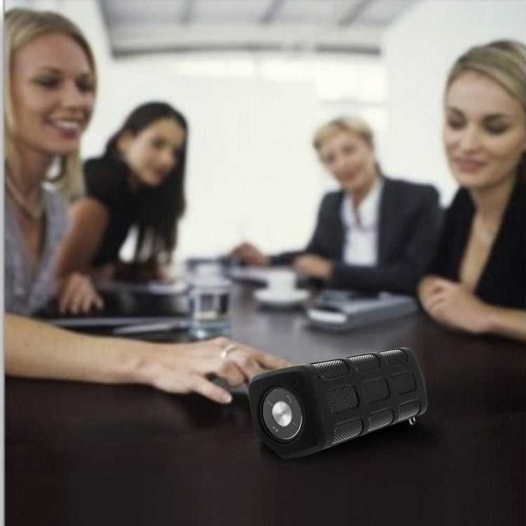con microfono integrato e gancio per appenderlo, supporta chiamate in vivavoce e ingresso AUX, distanza Bluetooth: 10 m.