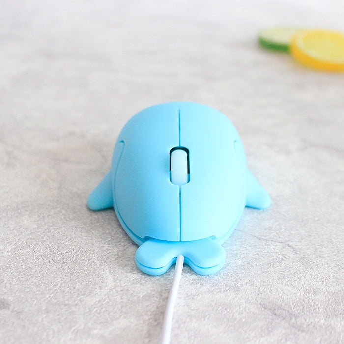 Simpatico cartone animato con mouse cablato per ragazza, ufficio, laptop, casa