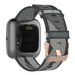 Cinturino per orologio con cinturino da polso in nylon con trama a righe da 23 mm per Fitbit Versa 2, Fitbit Versa, Fitbit Versa Lite, Fitbit Blaze