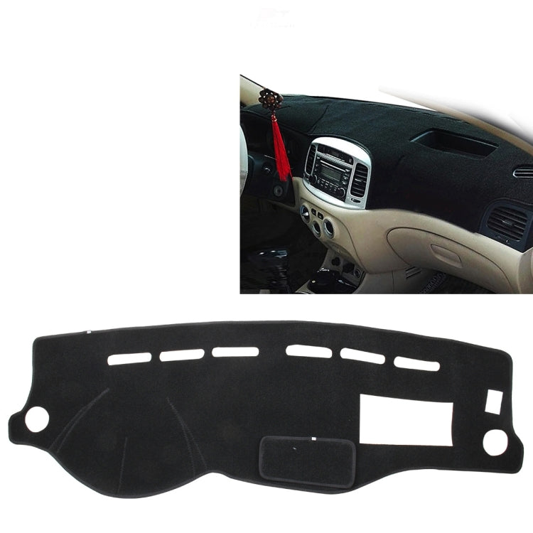 Tappetino scuro per cruscotto dell'auto, pannello luminoso per auto, pannello strumenti, protezione solare per accenti moderni (si prega di notare il modello e l'anno), For Modern Accent