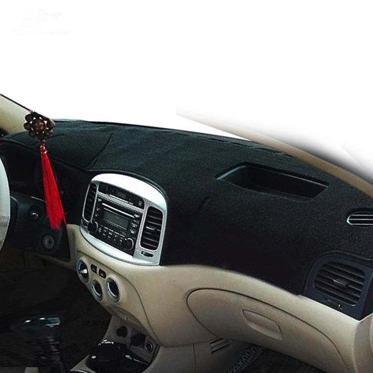 Tappetino scuro per cruscotto dell'auto, pannello luminoso per auto, pannello strumenti, protezione solare per accenti moderni (si prega di notare il modello e l'anno), For Modern Accent