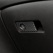 Adesivo decorativo per scatola portaoggetti per sedile passeggero anteriore in fibra di carbonio per auto per Infiniti Q50 / Q60, guida a sinistra, Front Passenger Seat Storage Box