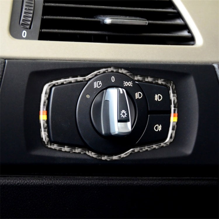 Adesivo decorativo per interruttore fari auto in fibra di carbonio di colore giallo rosso per BMW E90 / E92 / E93 2005-2012 / 320i / 325i, versione sottile, Headlight Switch (Yellow Red Color)