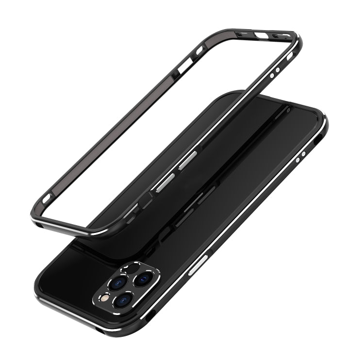 Custodia protettiva con montatura in metallo per iPhone 12 Pro