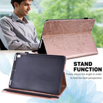 Custodia in pelle flip orizzontale con motivo in rilievo pavone TPU + PU con supporto e slot per carte e portafoglio e funzione sleep / wake-up, For Amazon Kindle Fire HD 10 2016/2017/2018/2019, For Amazon Kindle Fire HD 8 2020                         ...