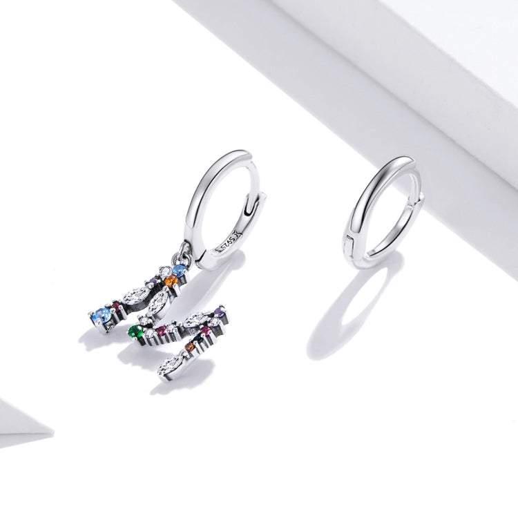 Orecchini da donna asimmetrici con lettere in zirconi colorati in argento sterling S925, Letters M