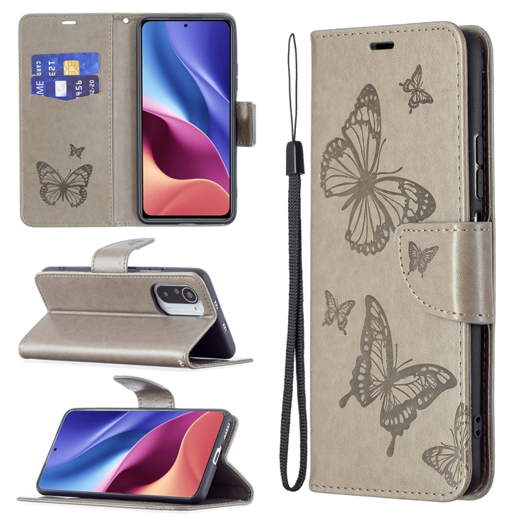 Custodia in pelle a ribalta orizzontale con motivo a goffratura a due farfalle con supporto e slot per schede, portafoglio e cordino, For Xiaomi Mi 11i / Poco F3 / Redmi K40
