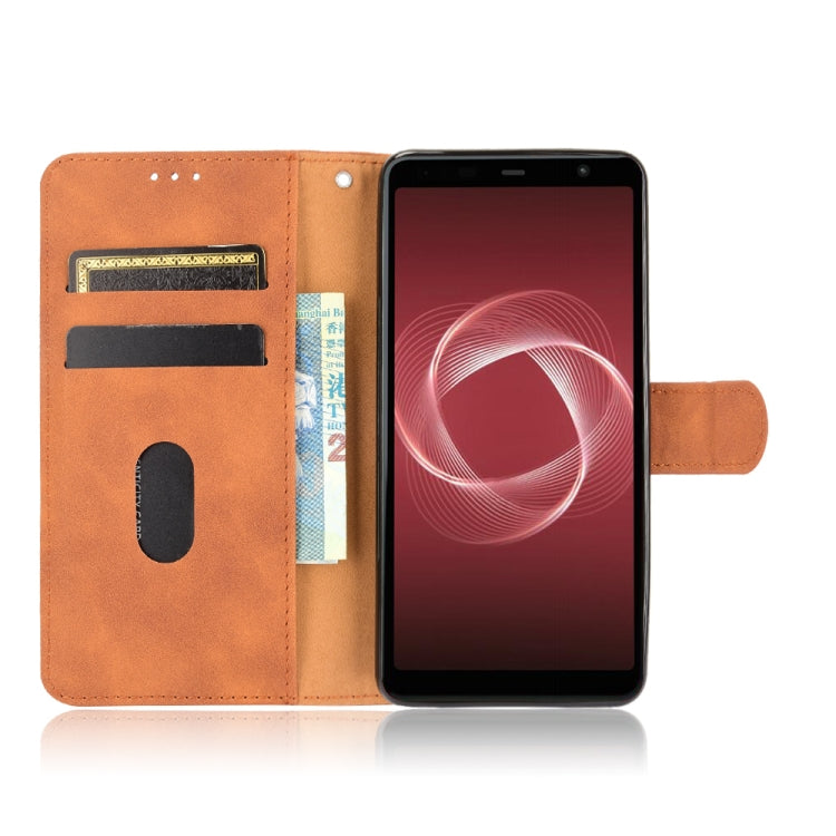 Tinta unita Skin Feel Fibbia magnetica Flip orizzontale Custodia in pelle PU con struttura in vitello con supporto e slot per schede e portafoglio, For Fujitsu Be4 Plus F-41B, For Nokia X10, For Sony Xperia 5 III