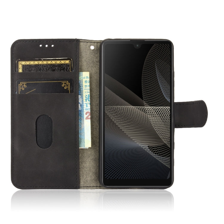 Tinta unita Skin Feel Fibbia magnetica Flip orizzontale Custodia in pelle PU con struttura in vitello con supporto e slot per schede e portafoglio, For Sony Xperia Ace II