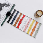 Cinturino di ricambio per cinturino di ricambio in pelle con fibbia inversa a forma di 8 a vita piccola per Apple Watch Series, 7 41mm / 6 & SE & 5 & 4 40mm / 3 & 2 & 1 38mm, 7 45mm / 6 & SE & 5 & 4 44mm / 3 & 2 & 1 42mm