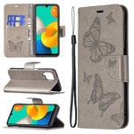 Custodia in pelle PU a vibrazione orizzontale con motivo a due farfalle in rilievo con supporto e slot per schede, portafoglio e cordino, For Samsung Galaxy M32