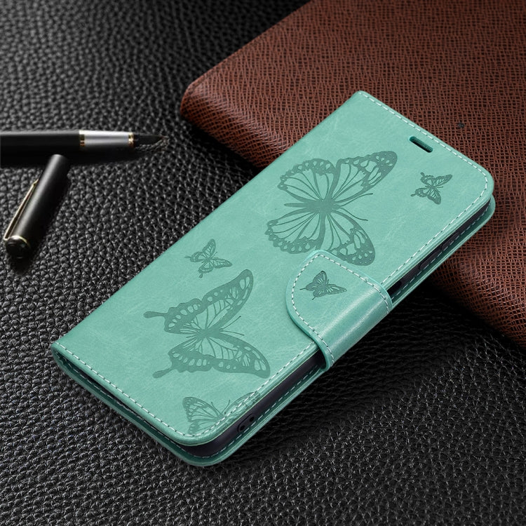 Custodia per telefono in pelle a vibrazione orizzontale con motivo a due farfalle in rilievo con supporto e slot per schede, portafoglio e cordino, For Samsung Galaxy A22 4G