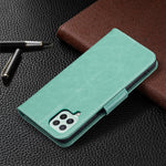 Custodia per telefono in pelle a vibrazione orizzontale con motivo a due farfalle in rilievo con supporto e slot per schede, portafoglio e cordino, For Samsung Galaxy A22 4G