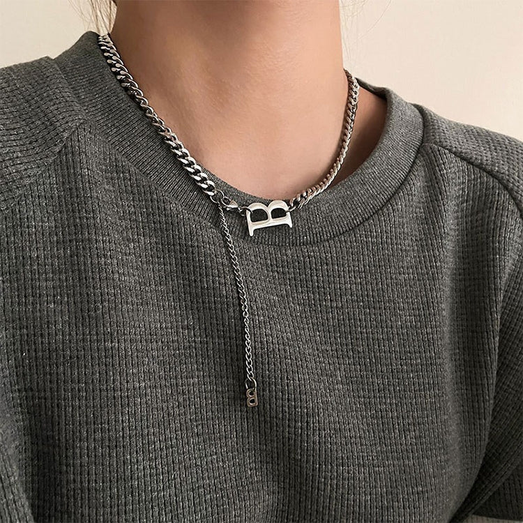 Collana da donna con alfabeto versatile in acciaio al titanio con catena intrecciata, XL2001, XL1951, XL1400, XL1437, XL2010, XL1505, XL1839, XL1864, XL1502, XL1570, XL1170, XL1459, XL1788, XL1780, XL1946, XL1089, XL1958, XL1983, XL1941, XL1944, XL1090...