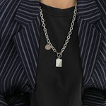 Collana da donna con alfabeto versatile in acciaio al titanio con catena intrecciata, XL2001, XL1951, XL1400, XL1437, XL2010, XL1505, XL1839, XL1864, XL1502, XL1570, XL1170, XL1459, XL1788, XL1780, XL1946, XL1089, XL1958, XL1983, XL1941, XL1944, XL1090...