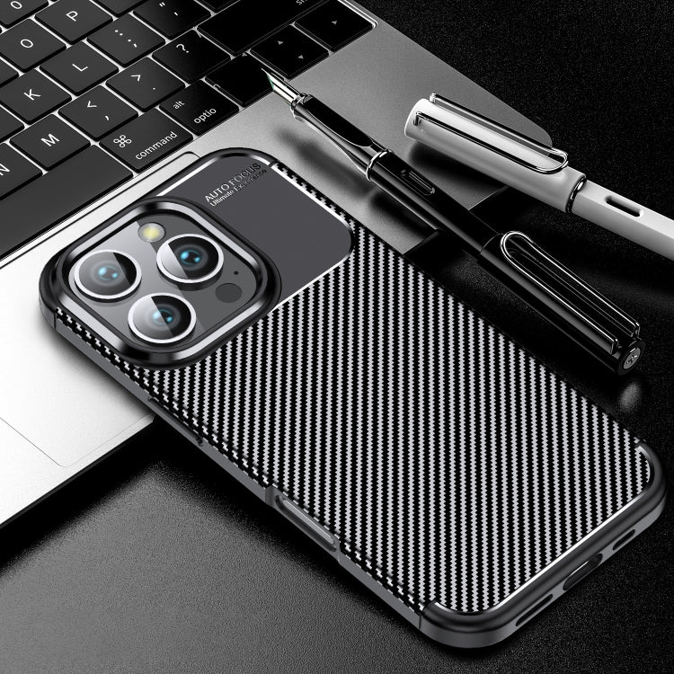 Custodia TPU con fibra di carbonio per iPhone 15 e 16