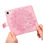 Custodia in pelle goffrata per iPhone 16