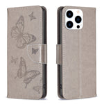 Custodia in pelle con farfalle per iPhone 16