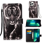 Custodia in pelle con motivo per iPhone 15 Pro