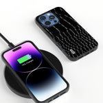 Custodia in vera pelle con motivo a coccodrillo per iPhone 16 e 1