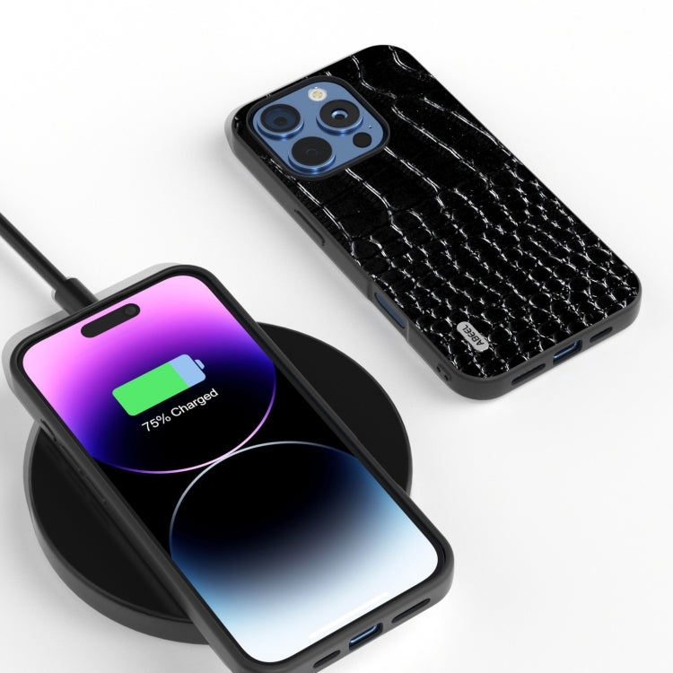 Custodia in vera pelle con motivo a coccodrillo per iPhone 16 e 1