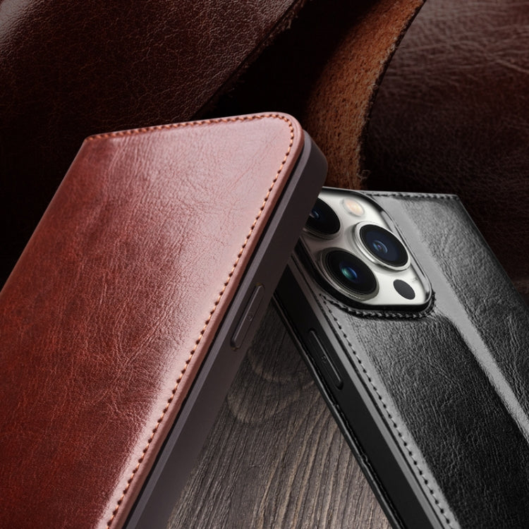 Custodia per telefono QIALINO classica in vera pelle, For iPhone 15