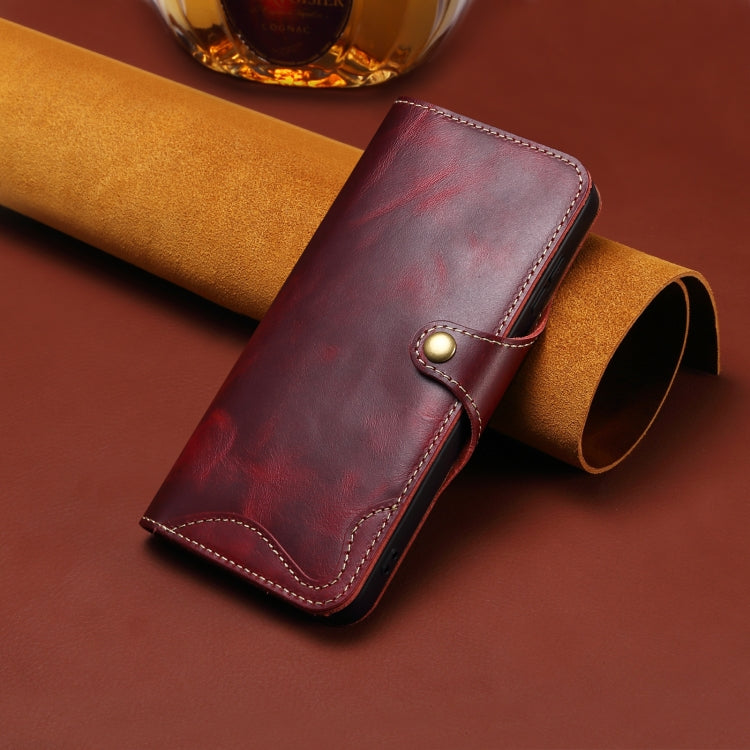 Custodia in vera pelle con bottone magnetico per iPhone 16