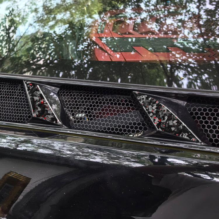 Set di 6 adesivi decorativi in fibra di carbonio con lamina d'oro forgiata per prese d'aria laterali del motore dell'auto Chevrolet Corvette C8 2020-, lato guidatore sinistro e destro., Engine Side Vents