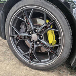 Set di 20 adesivi decorativi in fibra di carbonio con lamina dorata forgiata per cerchi auto Chevrolet Corvette C8 2020-, lato guidatore sinistro e destro., Wheels