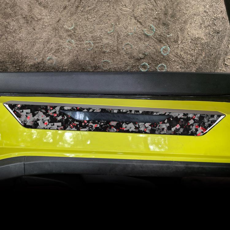 Set di 2 adesivi decorativi per soglia auto in fibra di carbonio con lamina d'oro forgiata per Chevrolet Corvette C8 2020-, lato guidatore sinistro e destro., Threshold