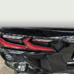 Set di 2 adesivi decorativi in fibra di carbonio con lamina dorata forgiata per fanali posteriori di auto Chevrolet Corvette C8 2020-, lato guidatore sinistro e destro., Taillight