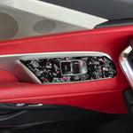 Set di 2 adesivi decorativi in fibra di carbonio con lamina dorata forgiata per finestrino auto Chevrolet Corvette C8 2020-, lato destro guidatore., Window Lift, Right Driver