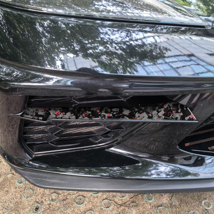 Set di 2 adesivi decorativi in fibra di carbonio con lamina dorata forgiata per prese d'aria laterali anteriori dell'auto, per Chevrolet Corvette C8 2020-, lato guidatore sinistro e destro., Front Sides Air Vents