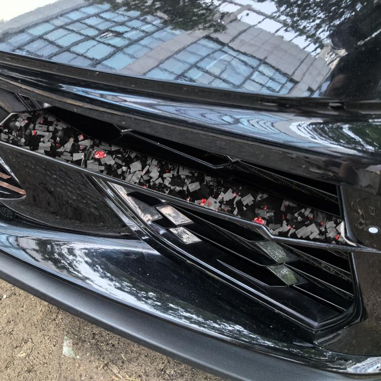 Set di 2 adesivi decorativi in fibra di carbonio con lamina dorata forgiata per prese d'aria laterali anteriori dell'auto, per Chevrolet Corvette C8 2020-, lato guidatore sinistro e destro., Front Sides Air Vents