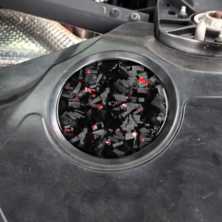 Adesivo decorativo laterale per vano motore auto in fibra di carbonio con lamina d'oro forgiata per Chevrolet Corvette C8 2020-, lato guidatore sinistro e destro., Engine Compartment Side