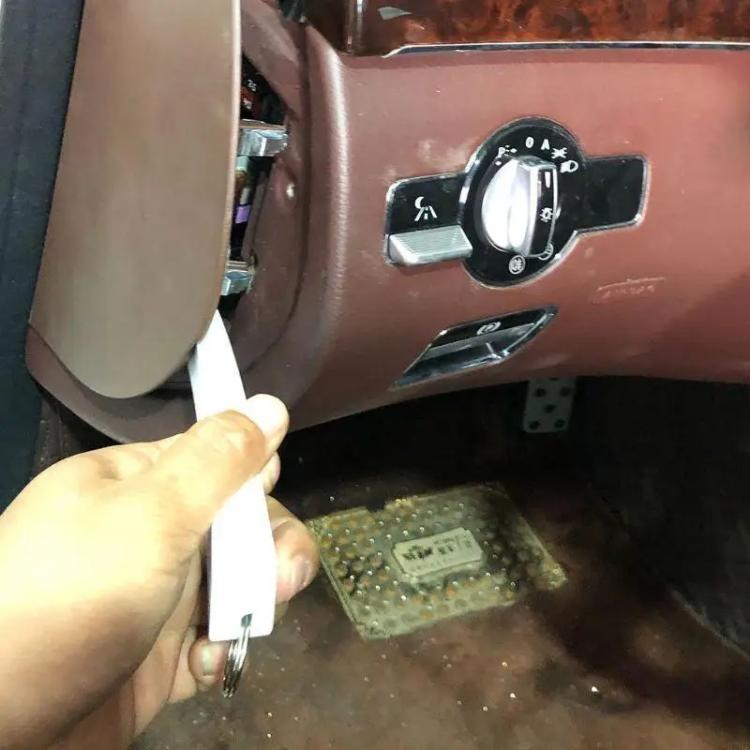 Attrezzo per la rimozione dei rivestimenti interni del pannello della portiera dell'auto Mercedes-Benz W110589035900