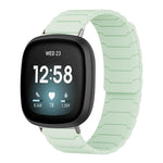 Cinturino per orologio magnetico in silicone xDfind, For Fitbit Versa 4 / 3 / Sense 2 / Sense