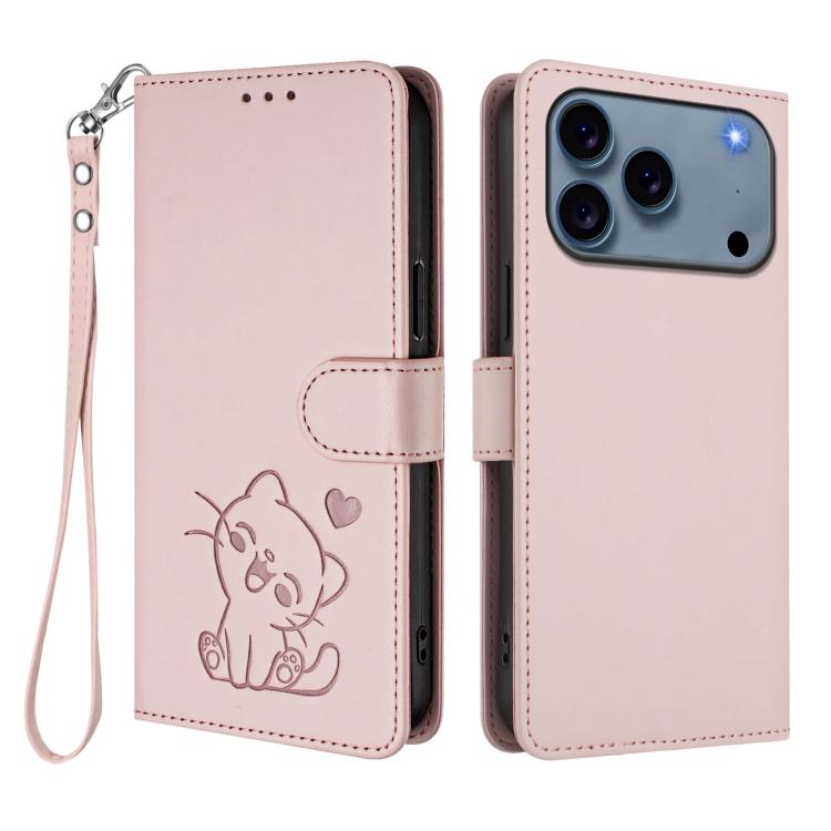 Custodia per telefono in pelle con ciondolo a forma di gatto e cuore in rilievo, completa di cinturino da polso., For iPhone 17 Pro, For iPhone 17