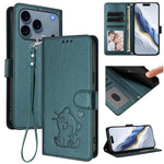 Custodia per telefono in pelle con ciondolo a forma di gatto e cuore in rilievo, completa di cinturino da polso., For iPhone 17 Pro, For iPhone 17