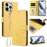 Custodia per telefono in pelle con ciondolo a forma di gatto e cuore in rilievo, completa di cinturino da polso., For iPhone 14 / 13, For iPhone 14 Pro