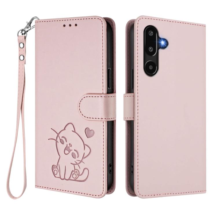 Custodia per telefono in pelle con ciondolo a forma di gatto e cuore in rilievo, completa di cinturino da polso., For Samsung Galaxy M16 5G / F16 5G, For Samsung Galaxy M06 5G / F06 5G