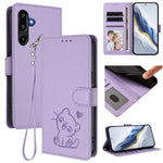 Custodia per telefono in pelle con ciondolo a forma di gatto e cuore in rilievo, completa di cinturino da polso., For Samsung Galaxy M16 5G / F16 5G, For Samsung Galaxy M06 5G / F06 5G
