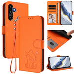 Custodia per telefono in pelle con ciondolo a forma di gatto e cuore in rilievo, completa di cinturino da polso., For Samsung Galaxy M16 5G / F16 5G, For Samsung Galaxy M06 5G / F06 5G