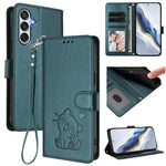 Custodia per telefono in pelle con ciondolo a forma di gatto e cuore in rilievo, completa di cinturino da polso., For Samsung Galaxy M35 5G, For Samsung Galaxy M55 / C55