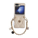 Custodia per telefono con cinturino da polso e motivo 3D a camelia, modello piumino., For Samsung Galaxy Z Flip6/7 FE, For Samsung Galaxy Z Fold7 5G, For Samsung Galaxy Z Flip7 5G, For Samsung Galaxy Z Flip5