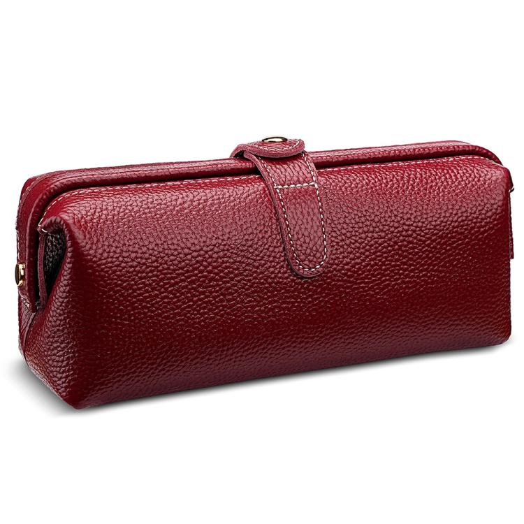 Comoda custodia in vera pelle lavabile per riporre gli strumenti per il trucco.