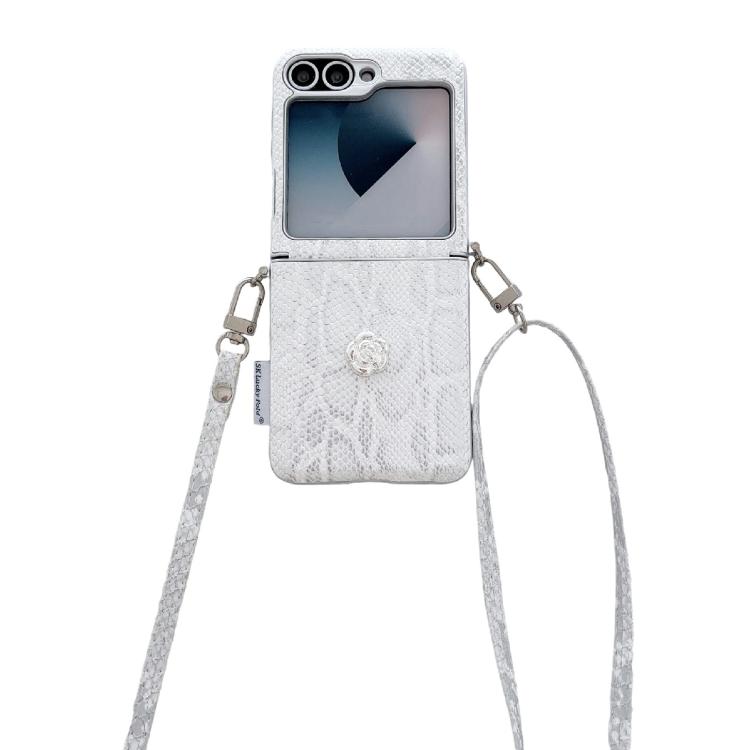 Custodia per telefono con texture a squame e motivo camelia, con tracolla inclusa., For Samsung Galaxy Z Flip6/7 FE, For Samsung Galaxy Z Flip7 5G, For Samsung Galaxy Z Flip5