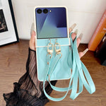 Custodia per telefono con retro in ecopelle vegana e cordino a tracolla, imbottitura ad aria, modello Wave., For Samsung Galaxy Z Flip7, For Samsung Galaxy Z Flip6, For Samsung Galaxy Z Flip5, For Samsung Galaxy Z Flip4