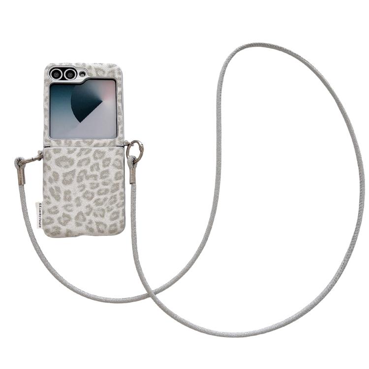 Custodia per telefono con stampa leopardata argentata, chiusura laterale e cinturino da polso fai-da-te., For Samsung Galaxy Z Flip6 5G / Flip7 FE, For Samsung Galaxy Z Flip7 5G, For Samsung Galaxy Z Flip5 5G